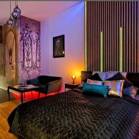 Apartament Czarny Z Jacuzzi Краків Екстер'єр фото