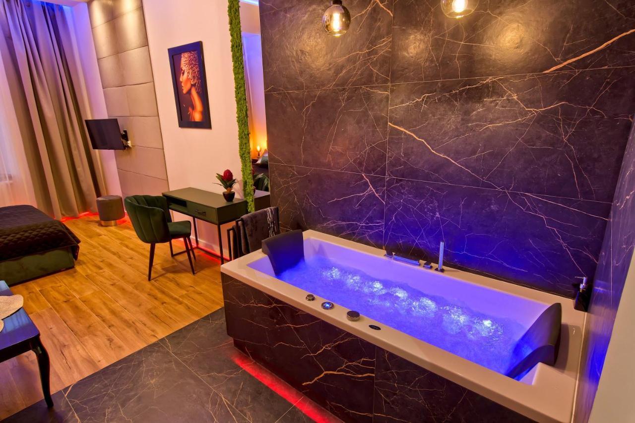 Apartament Czarny Z Jacuzzi Краків Екстер'єр фото
