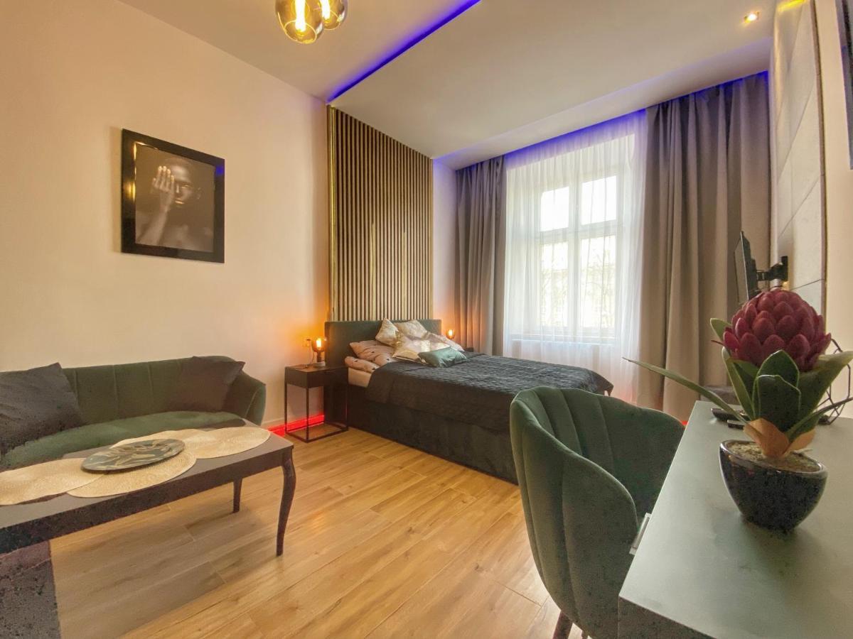 Apartament Czarny Z Jacuzzi Краків Екстер'єр фото