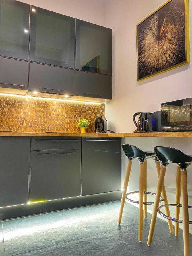 Apartament Czarny Z Jacuzzi Краків Екстер'єр фото