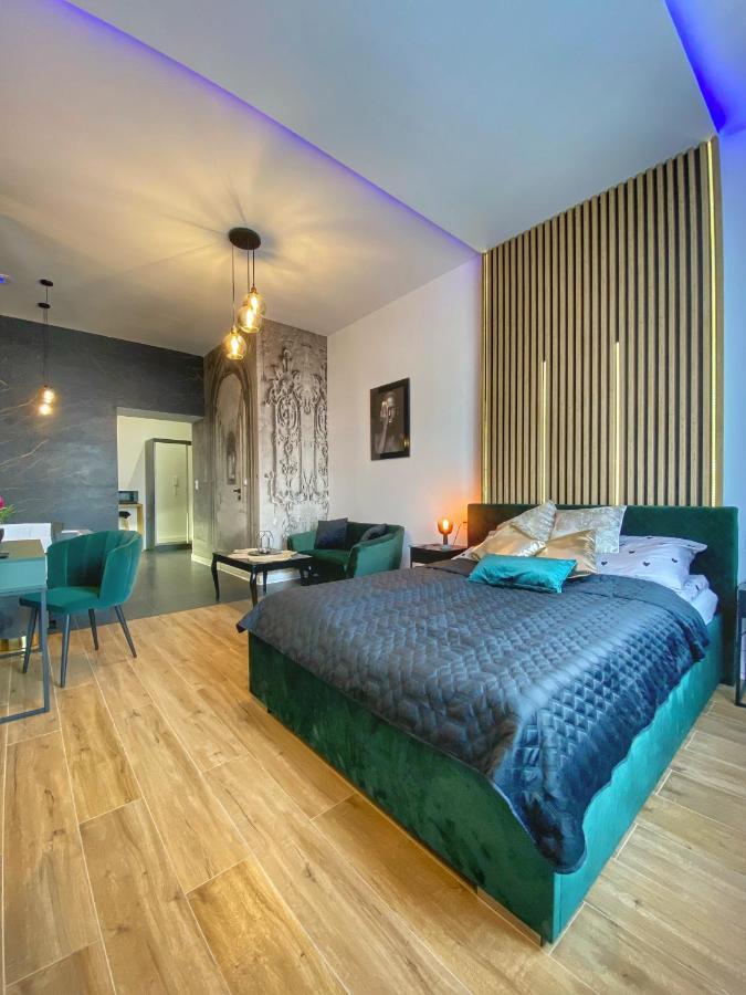 Apartament Czarny Z Jacuzzi Краків Екстер'єр фото