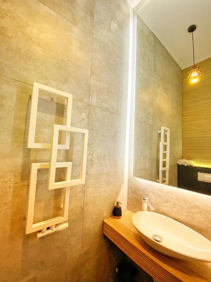 Apartament Czarny Z Jacuzzi Краків Екстер'єр фото