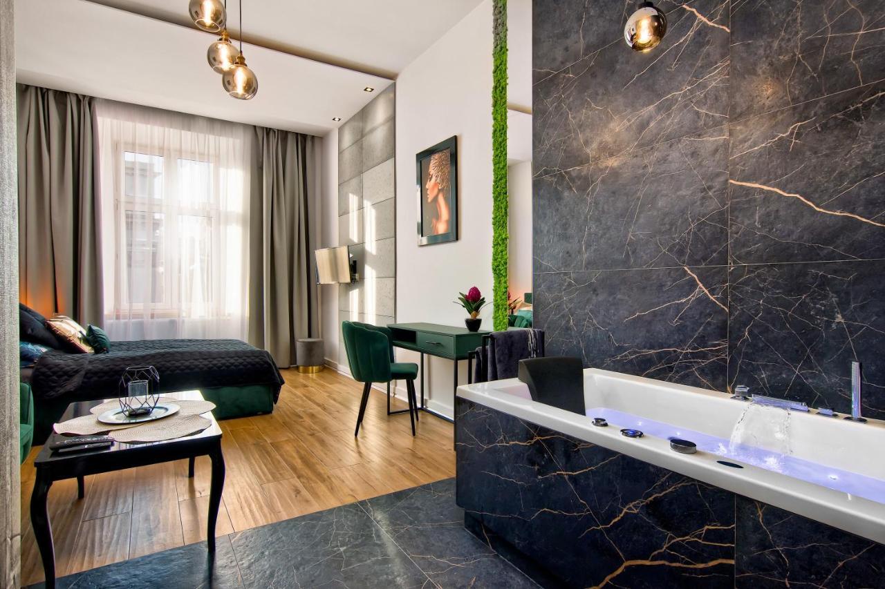 Apartament Czarny Z Jacuzzi Краків Екстер'єр фото