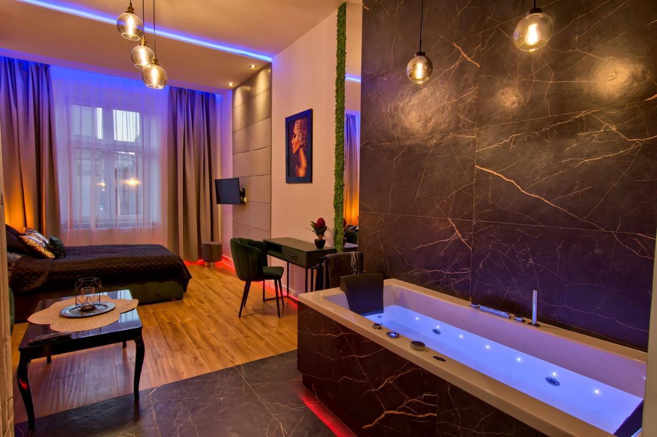 Apartament Czarny Z Jacuzzi Краків Екстер'єр фото