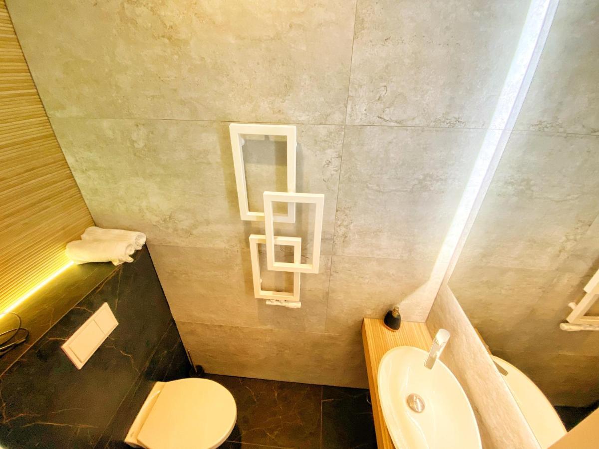 Apartament Czarny Z Jacuzzi Краків Екстер'єр фото