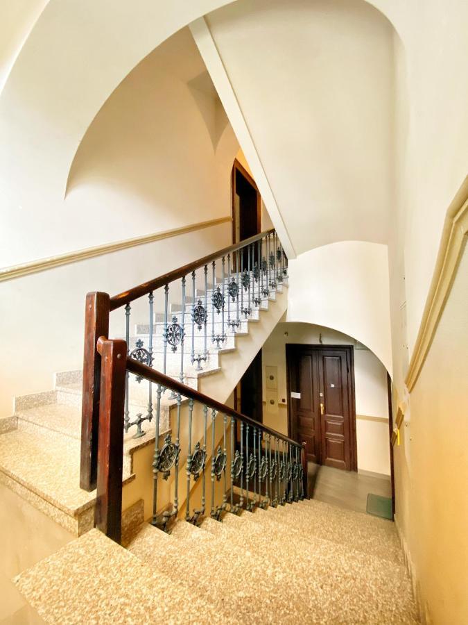 Apartament Czarny Z Jacuzzi Краків Екстер'єр фото